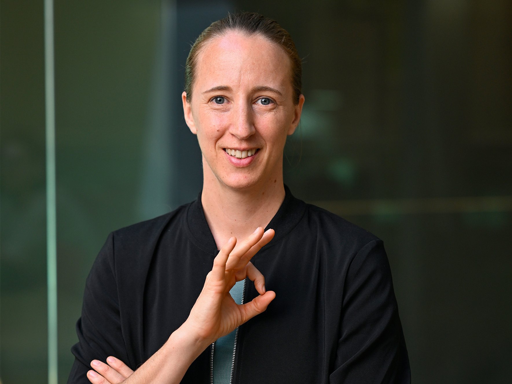 Mag.a Eva Sacherer Studiengangsleitung Dolmetschen: Österreichische Gebärdensprache - Deutsch Eva Sacherer