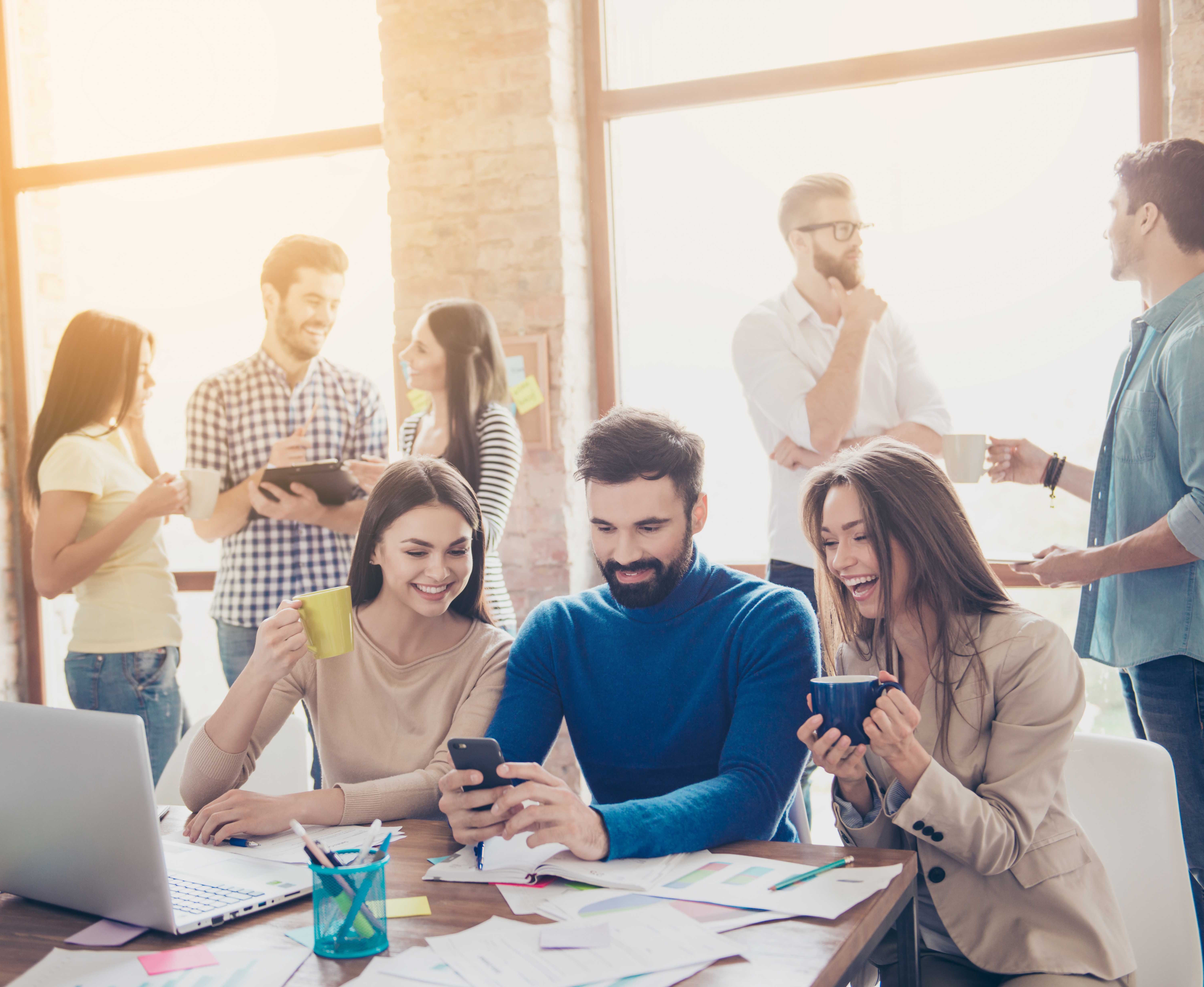 Berufspraktika - Wirtschaft & Management Wirtschaft-Studierende bei Berufspraktikum