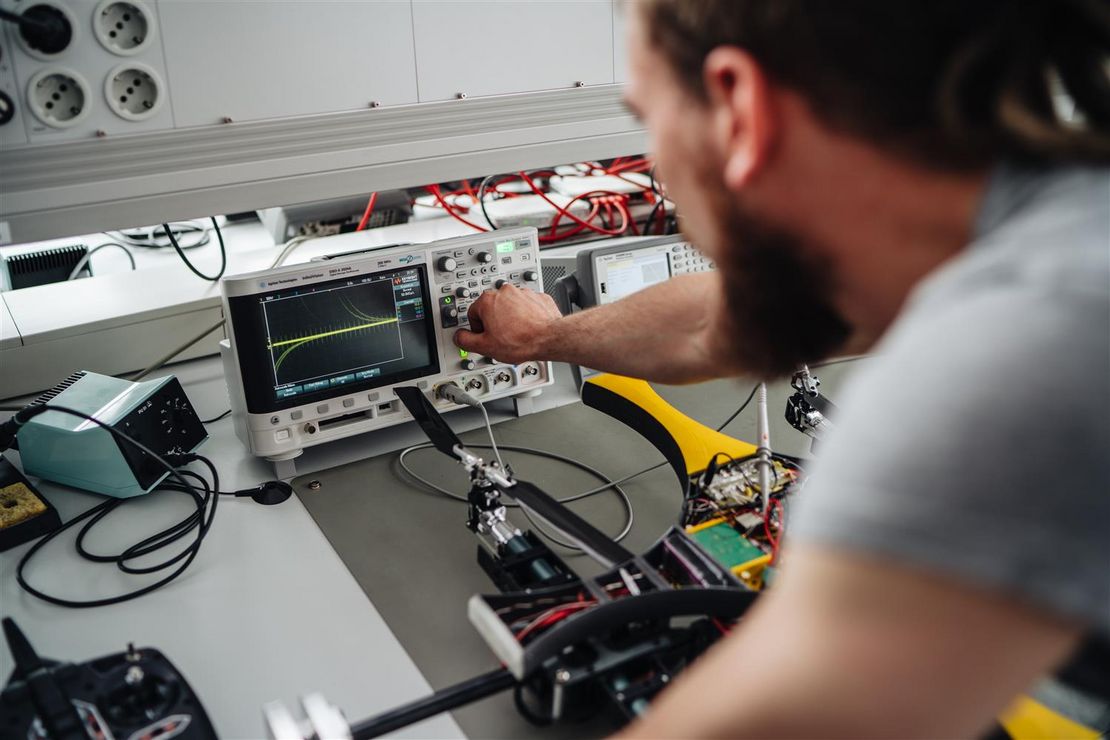 Master Systems Design Absolvent arbeitet an Forschungsprojekt an CU Hochschule in Kärnten Master Systems Design Absolvent arbeitet an Forschungsprojekt an CU Hochschule in Kärnten