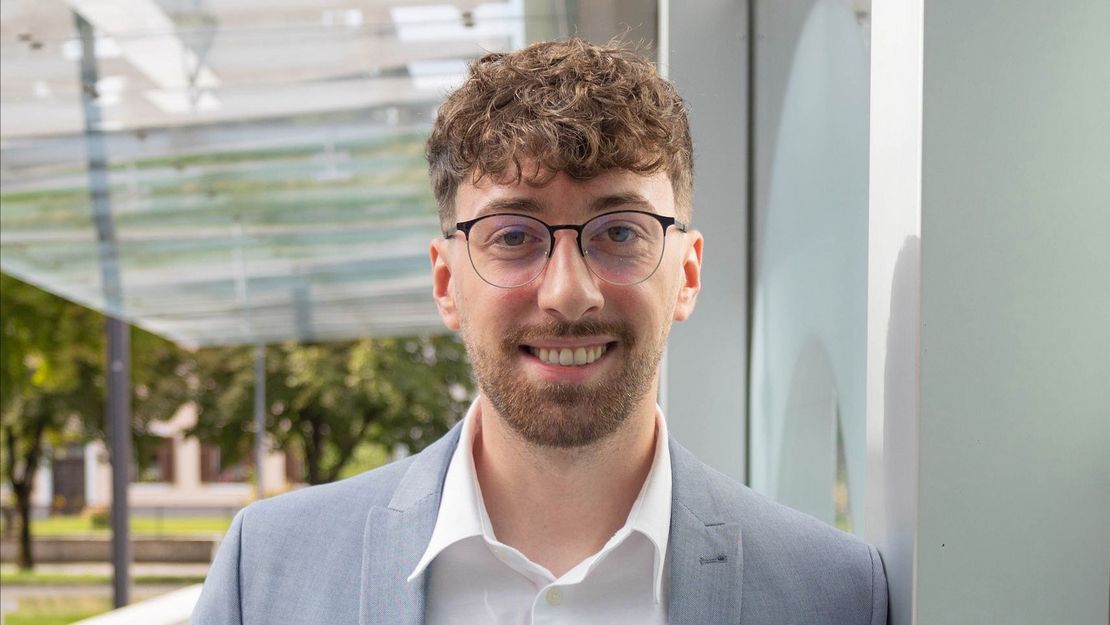 Esad Ferhatbegovic, MA mit ausgezeichneter Masterarbeit an der CU Hochschule Kärnten Esad Ferhatbegovic, MA mit ausgezeichneter Masterarbeit an der CU Hochschule Kärnten